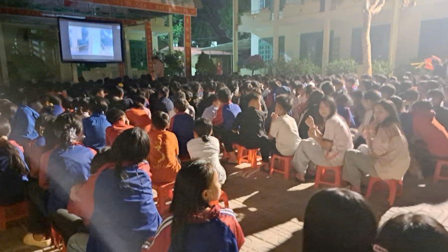 Hoạt động chiếu phim lưu động – Mang điện ảnh đến gần hơn với học sinh Trường PTDT BT THCS Pu Nhi- Xã Pu Nhi - Điện Biên