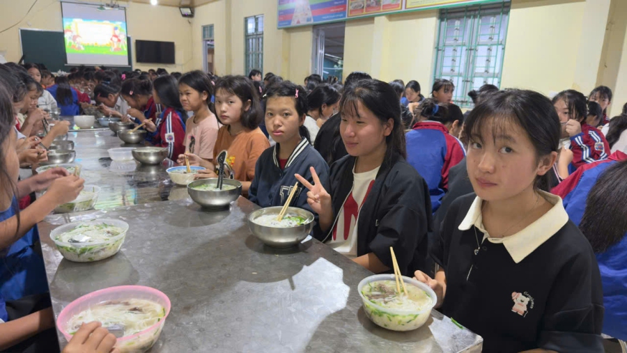 BỮA SÁNG YÊU THƯƠNG - THẦY CÔ VÀO BẾP