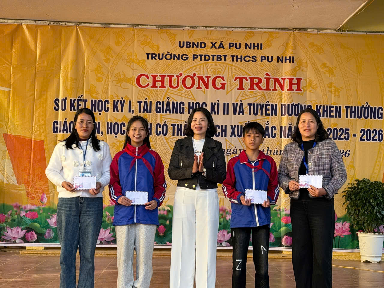 [TIN TỨC] TRƯỜNG PTDTBT THCS PU NHI TỔ CHỨC LỄ SƠ KẾT HỌC KỲ I NĂM HỌC 2025-2026: DẤU ẤN ĐỔI MỚI VÀ KHÁT VỌNG VƯƠN LÊN