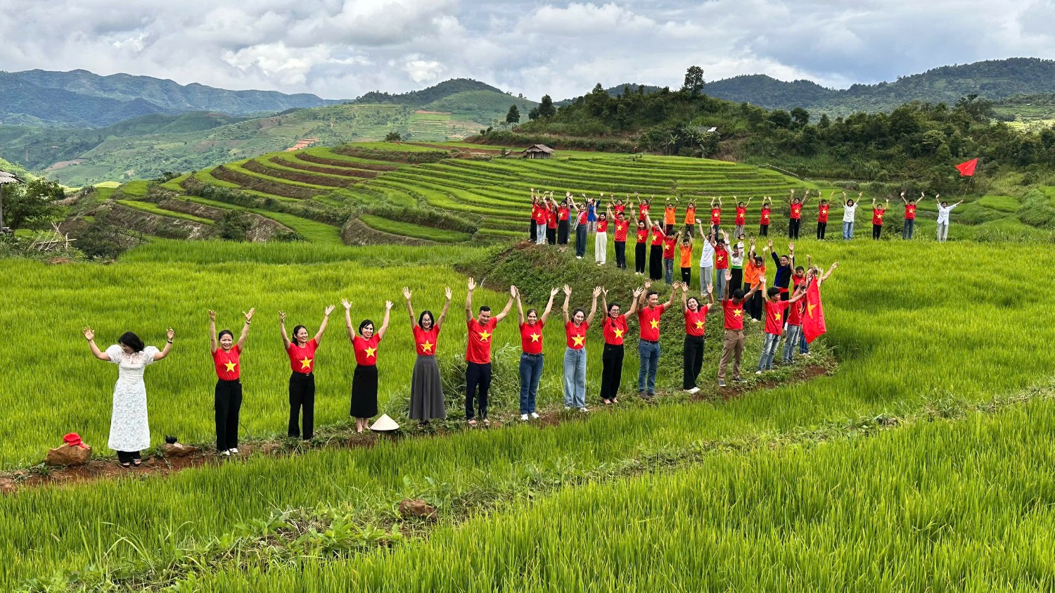 Con đường cờ tổ quốc xã Pu Nhi