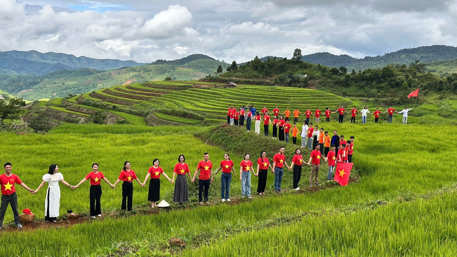 Con đường cờ tổ quốc xã Pu Nhi