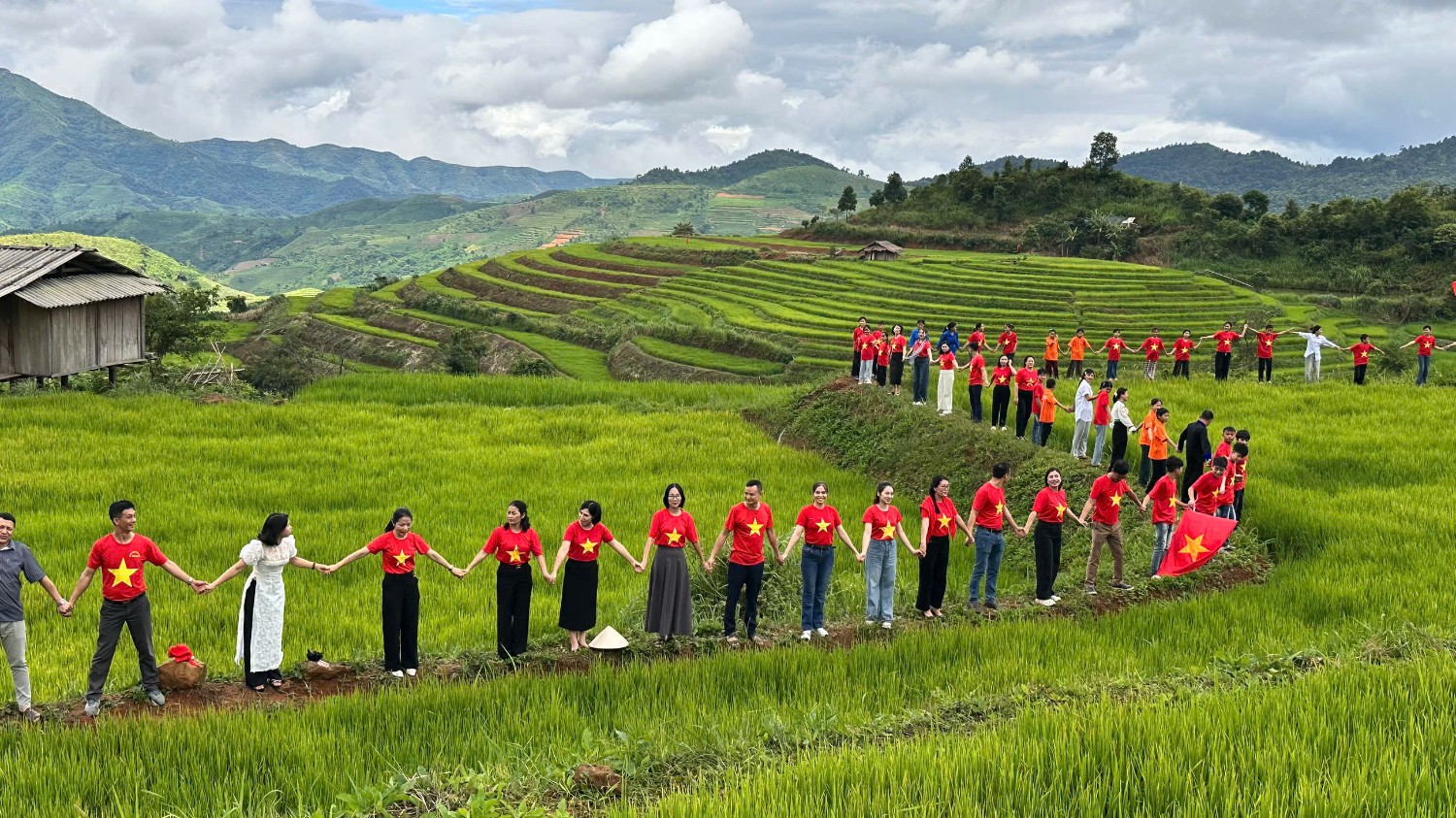 Con đường cờ tổ quốc xã Pu Nhi