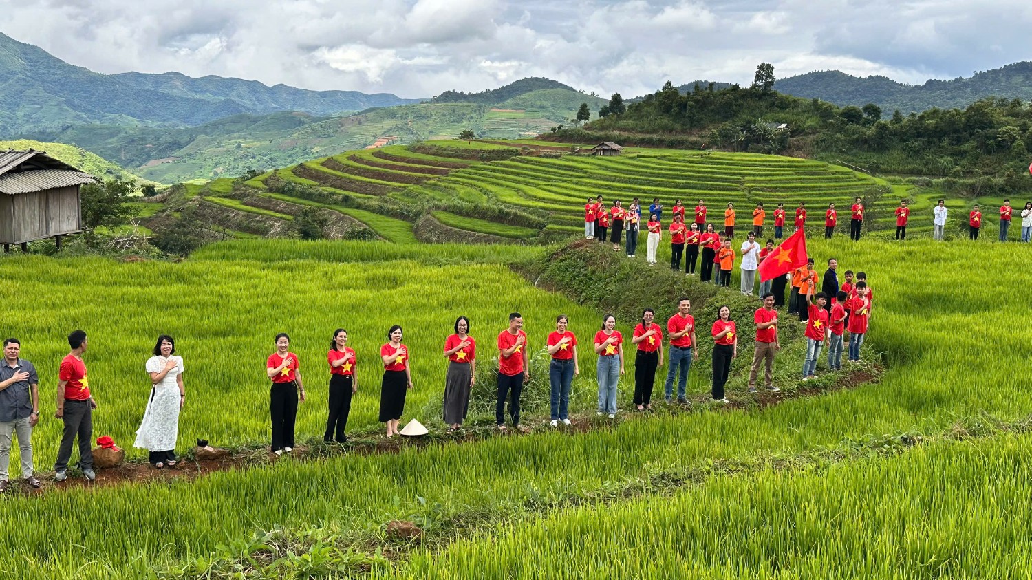 Con đường cờ tổ quốc xã Pu Nhi