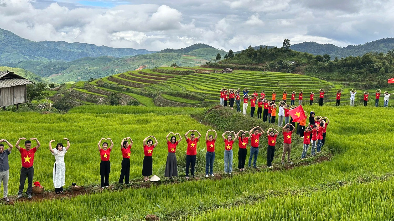 Con đường cờ tổ quốc xã Pu Nhi