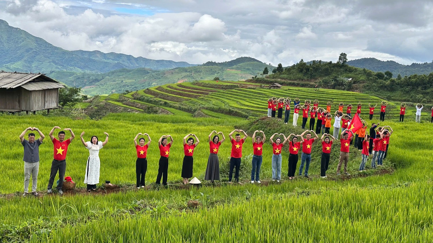 Con đường cờ tổ quốc xã Pu Nhi