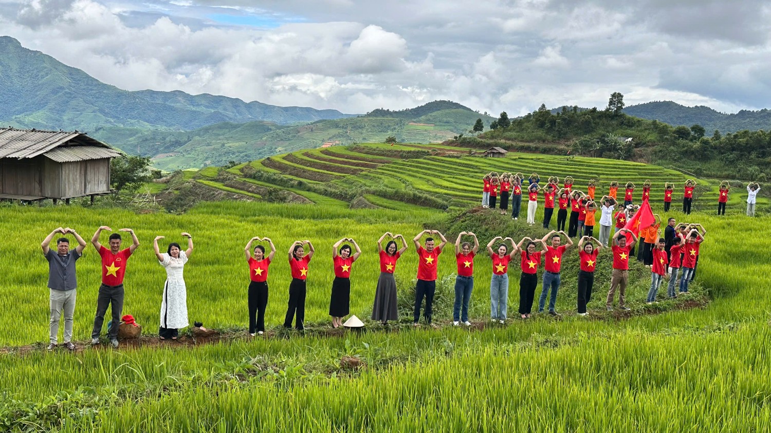 Con đường cờ tổ quốc xã Pu Nhi