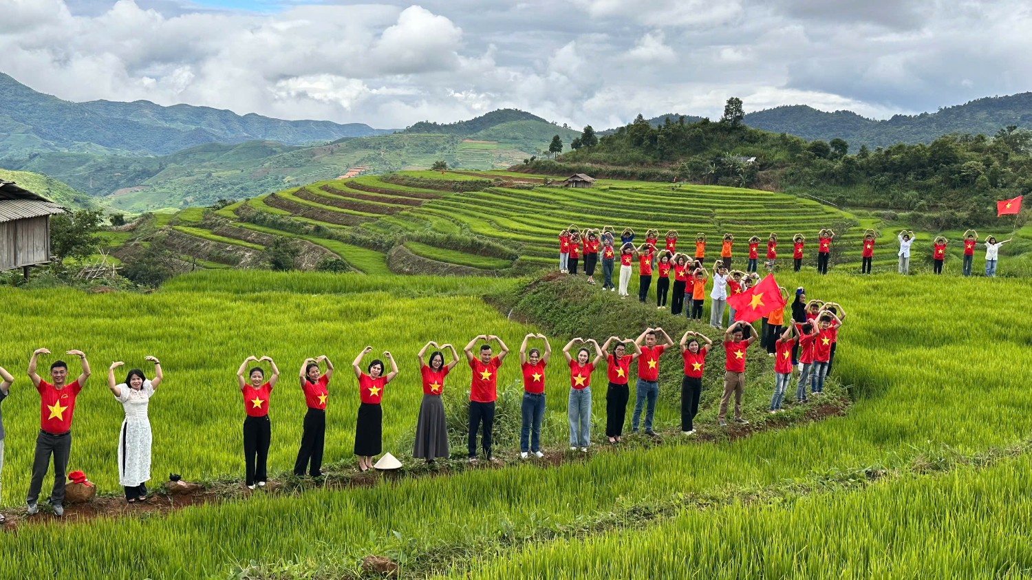 Con đường cờ tổ quốc xã Pu Nhi