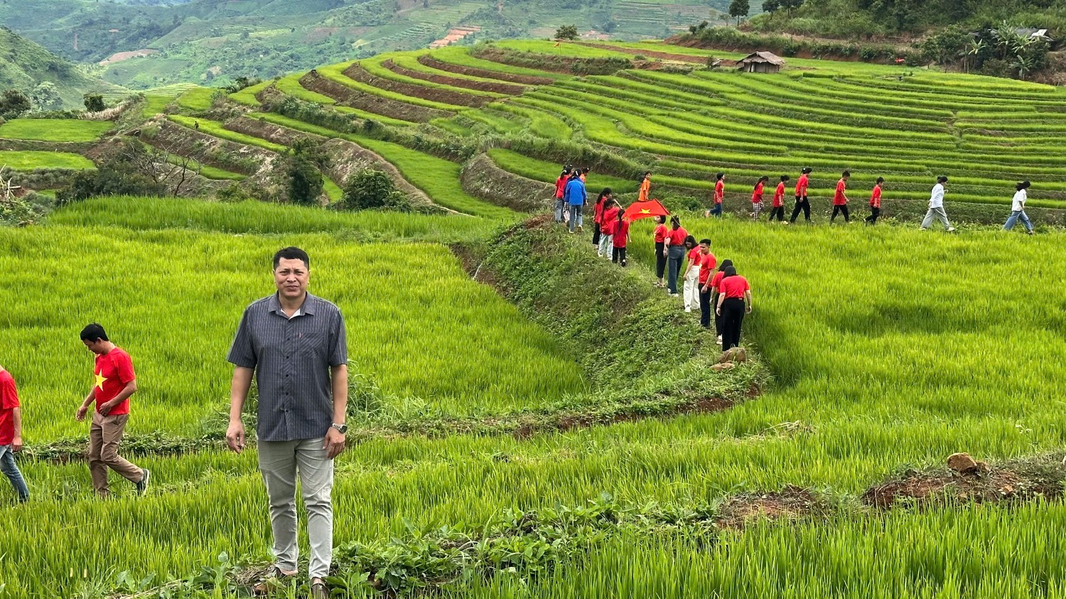 Con đường cờ tổ quốc xã Pu Nhi