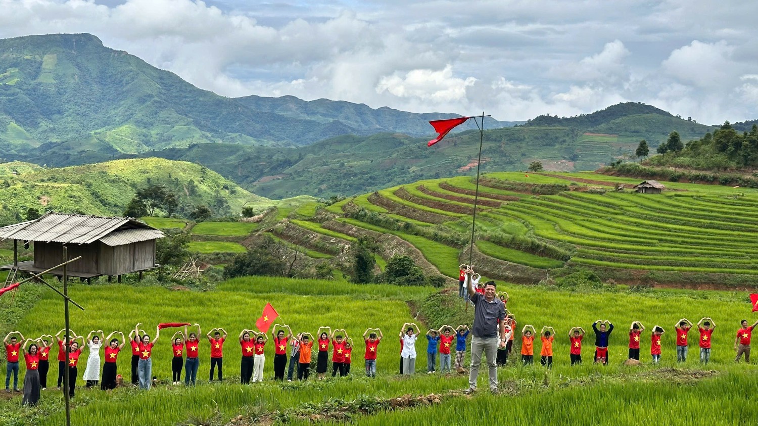 Con đường cờ tổ quốc xã Pu Nhi