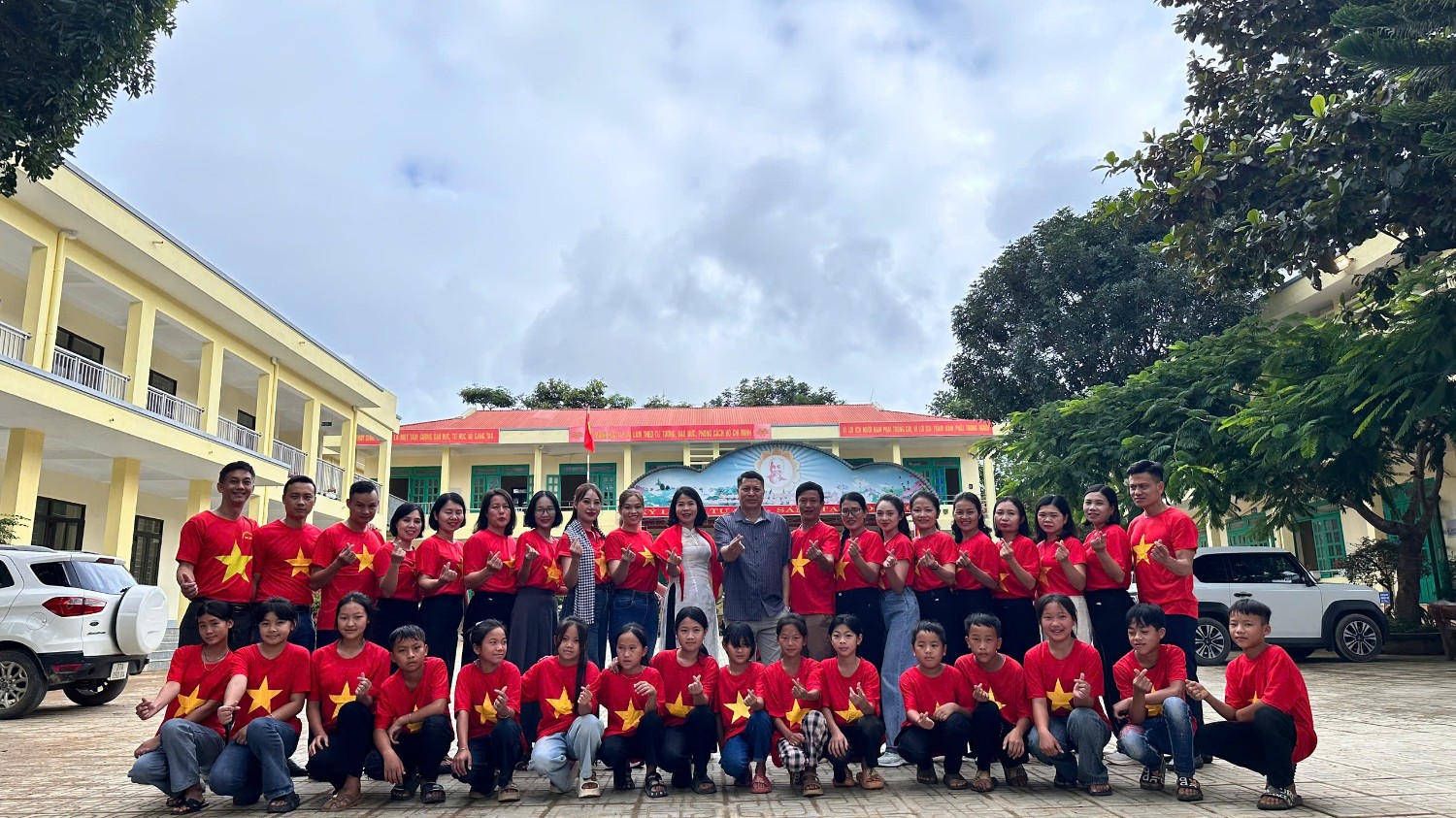 Con đường cờ tổ quốc xã Pu Nhi