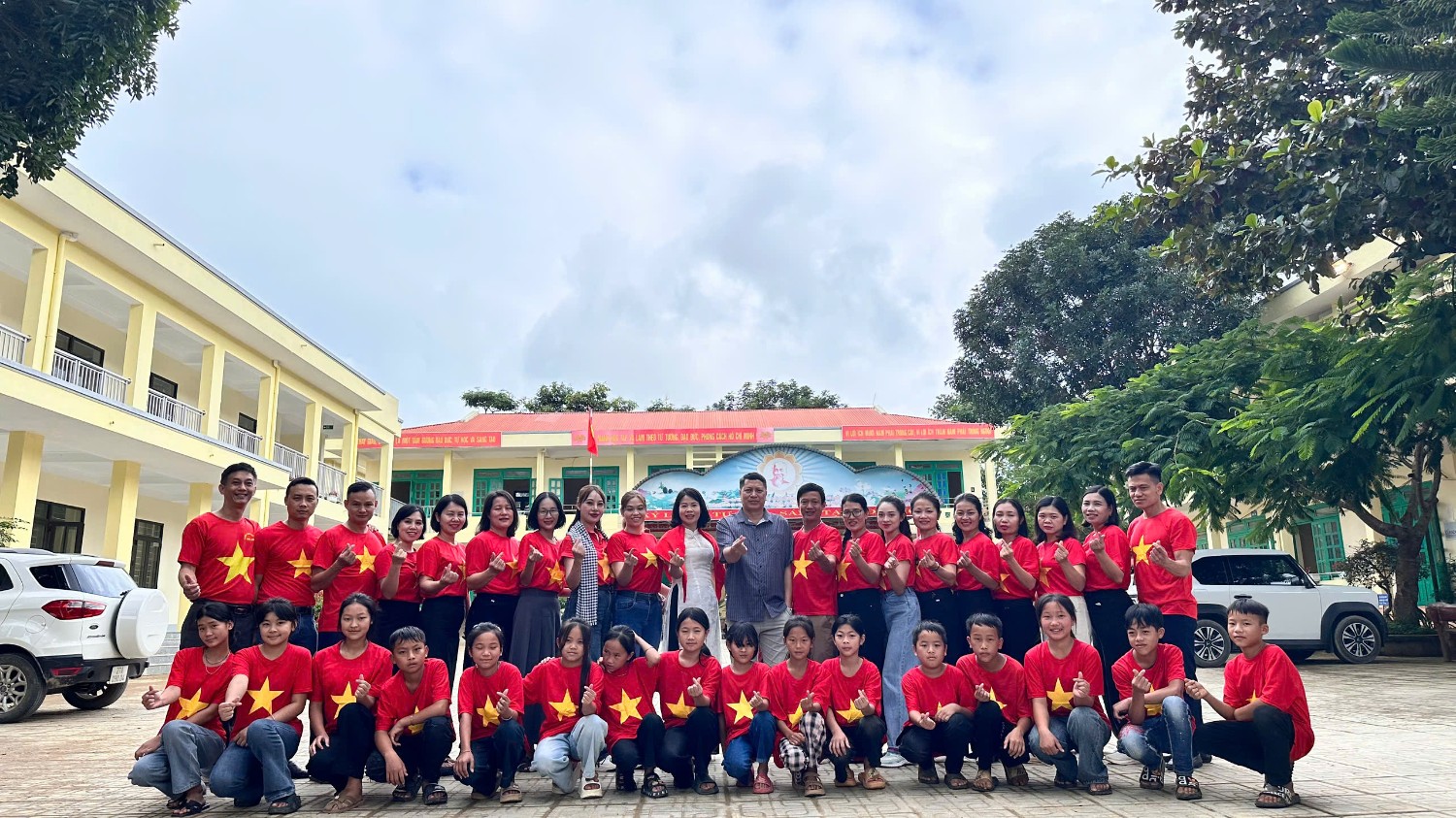 Con đường cờ tổ quốc xã Pu Nhi