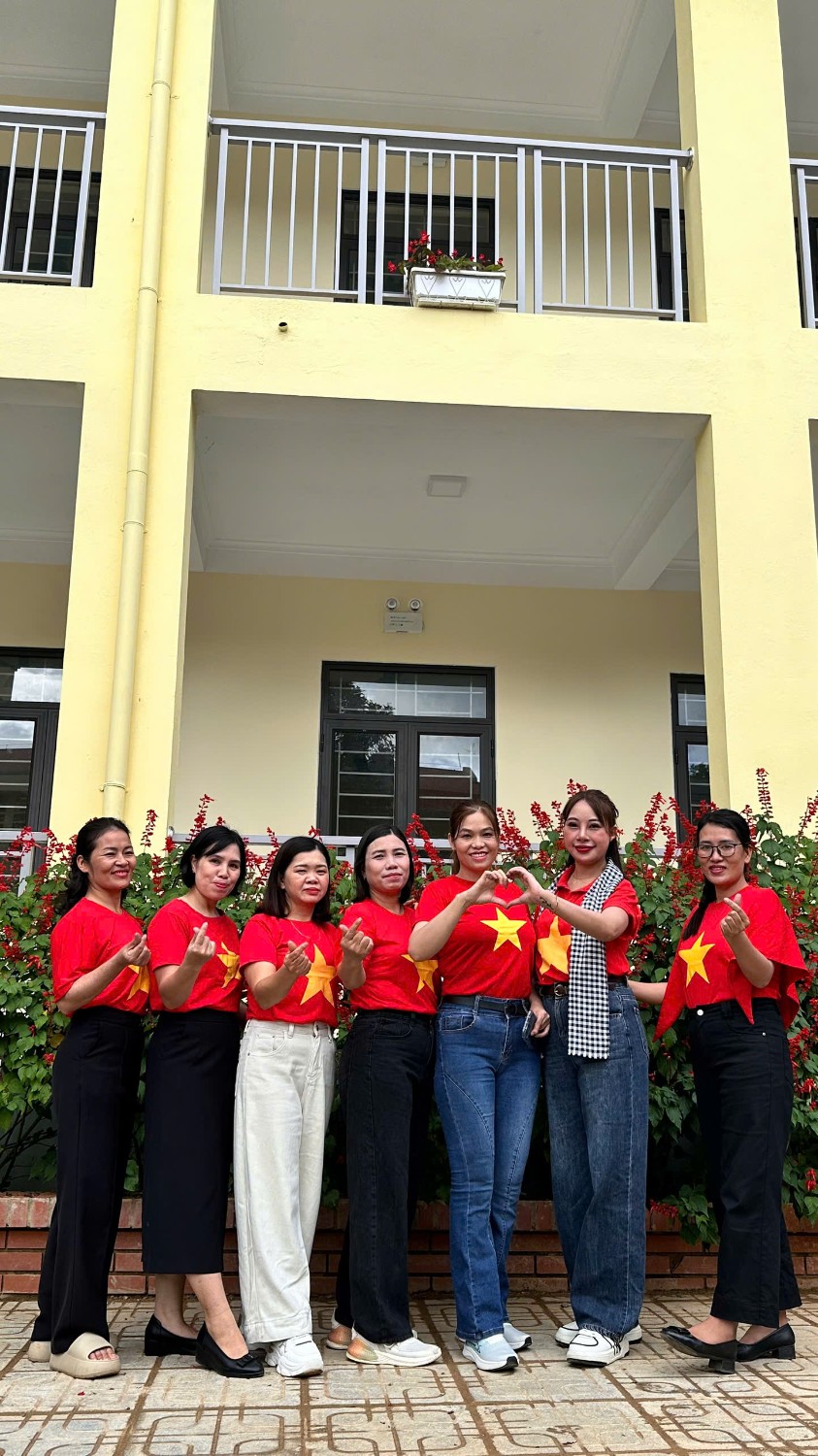 Con đường cờ tổ quốc xã Pu Nhi