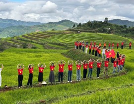 Con đường cờ tổ quốc xã Pu Nhi